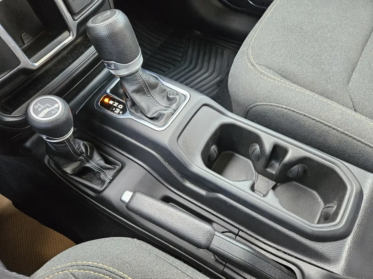 Jeep Wrangler - Image 24