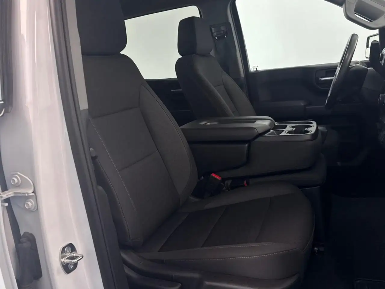 Chevrolet Silverado 1500 - Image 14