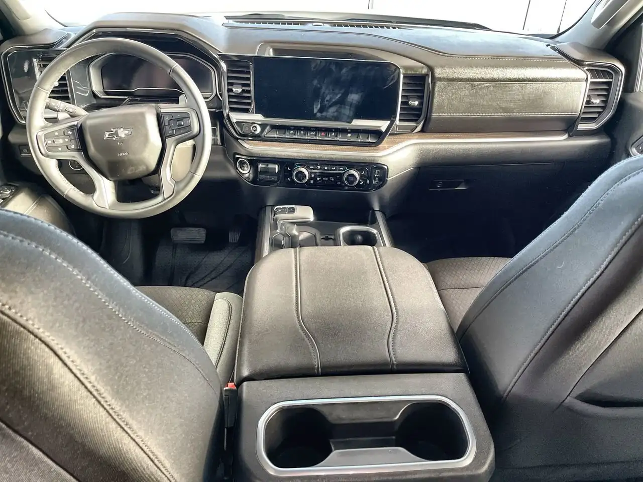 Chevrolet Silverado 1500 - Image 28