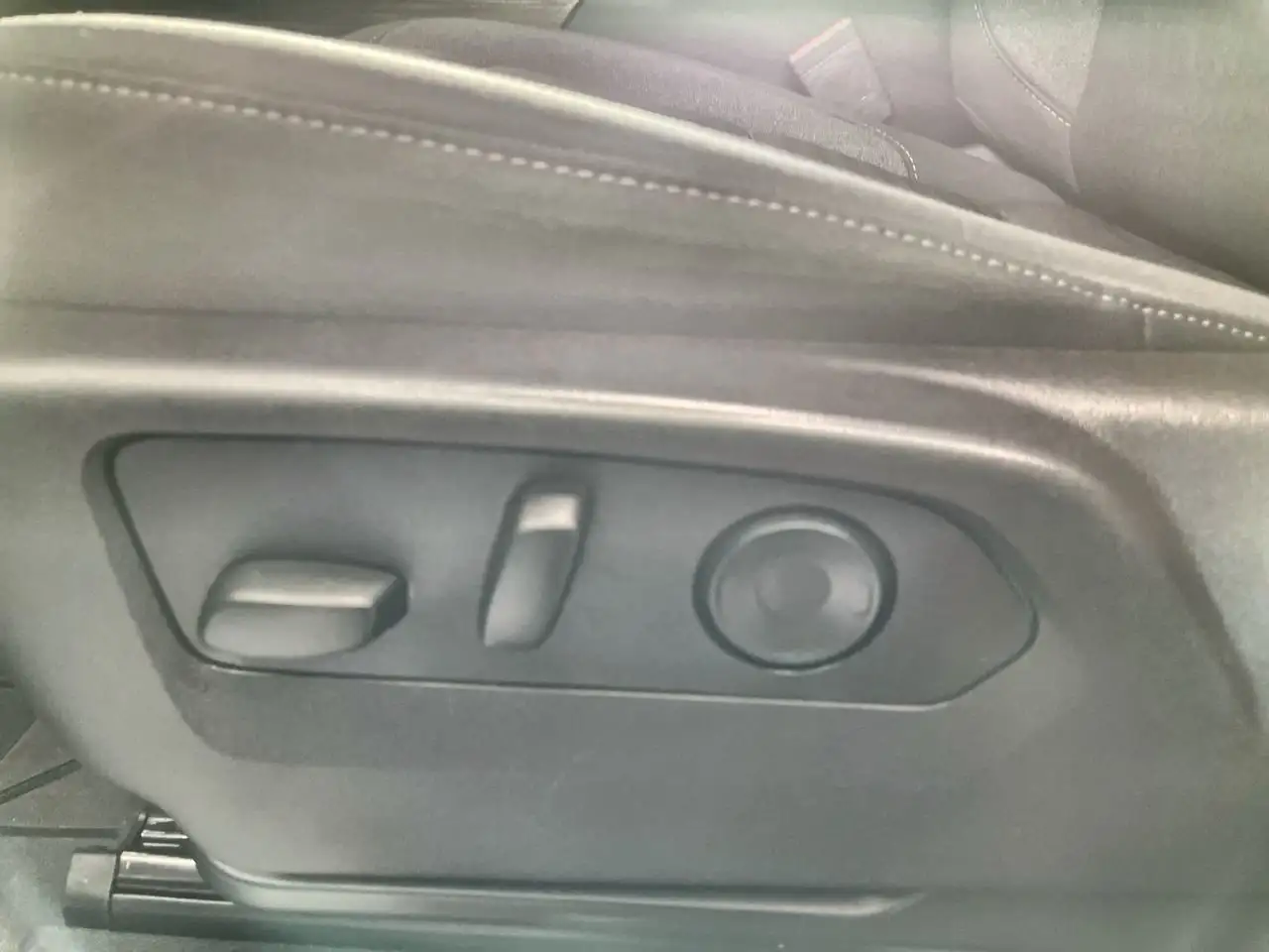 Chevrolet Silverado 1500 - Image 20
