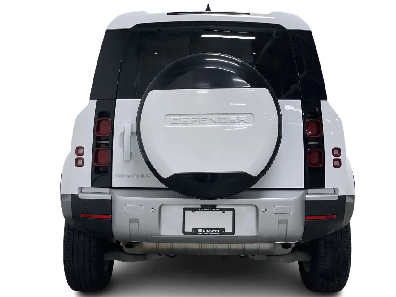 Land Rover Defender - Image 11