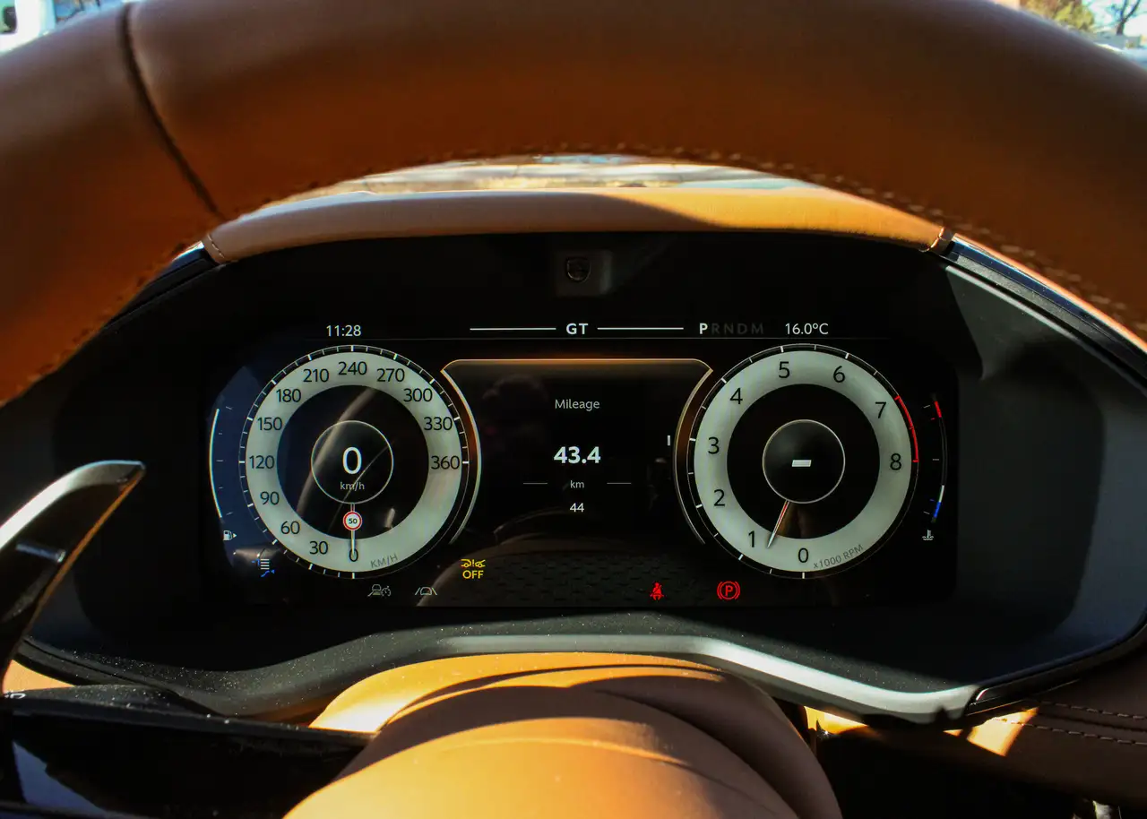 Aston Martin DBX - Image 16