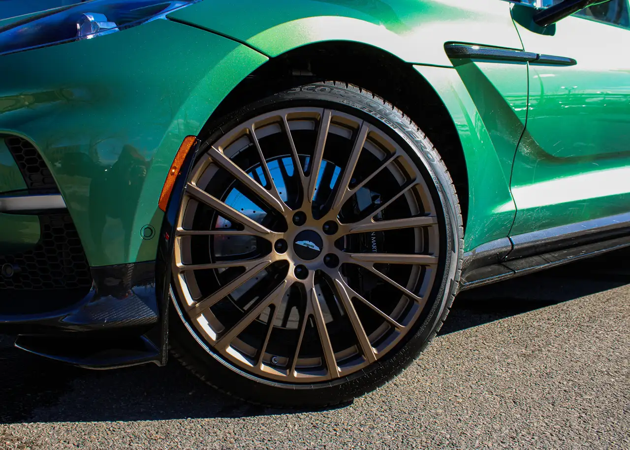 Aston Martin DBX - Image 9