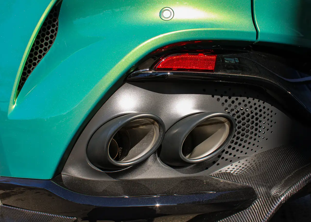 Aston Martin DBX - Image 13