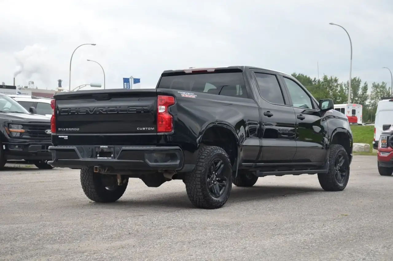 Chevrolet Silverado 1500 - Image 9