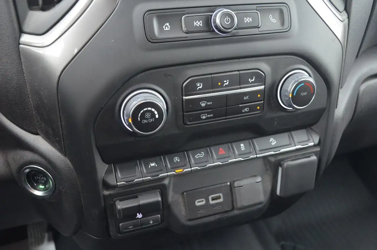 Chevrolet Silverado 1500 - Image 26