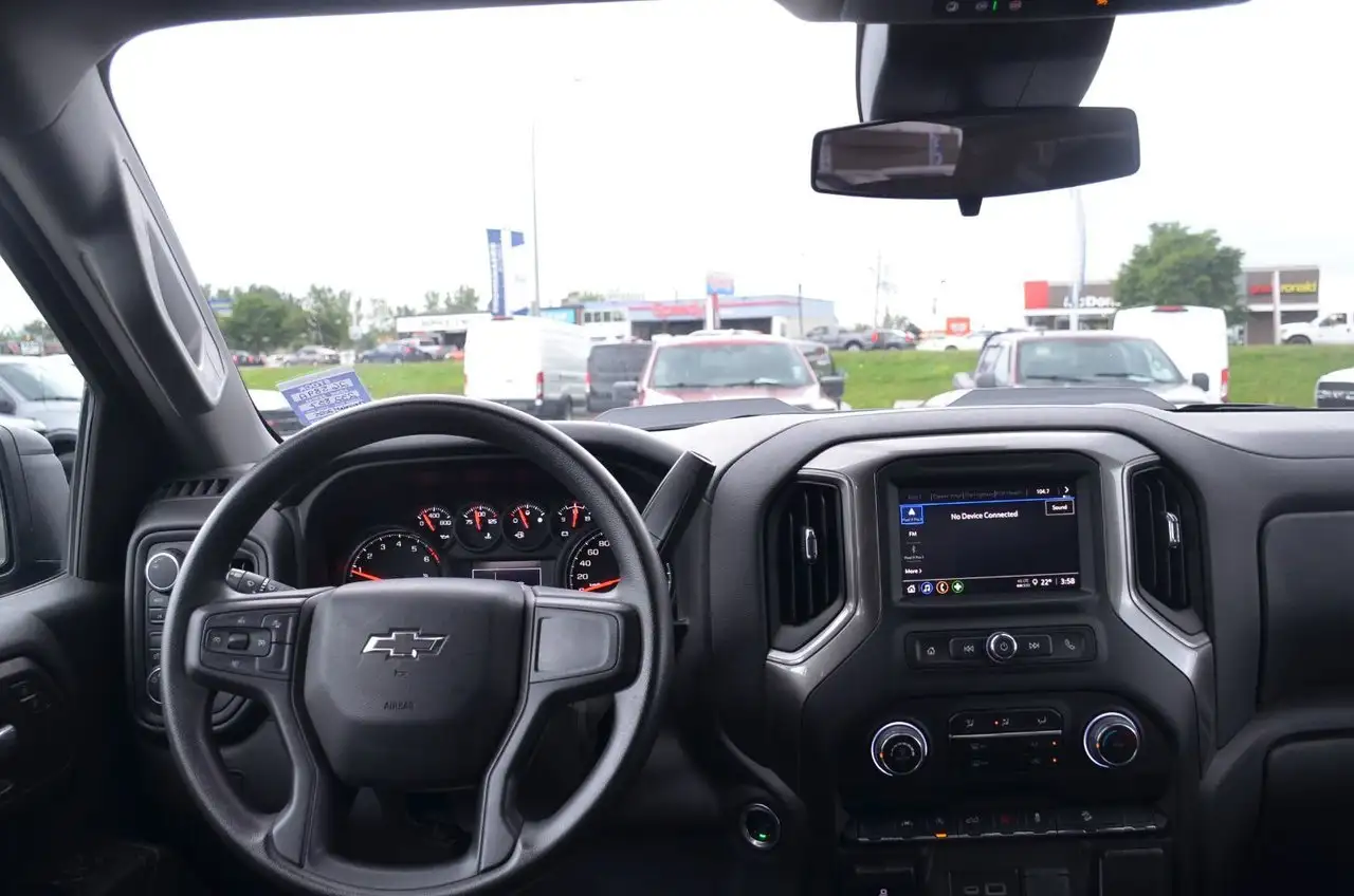 Chevrolet Silverado 1500 - Image 30