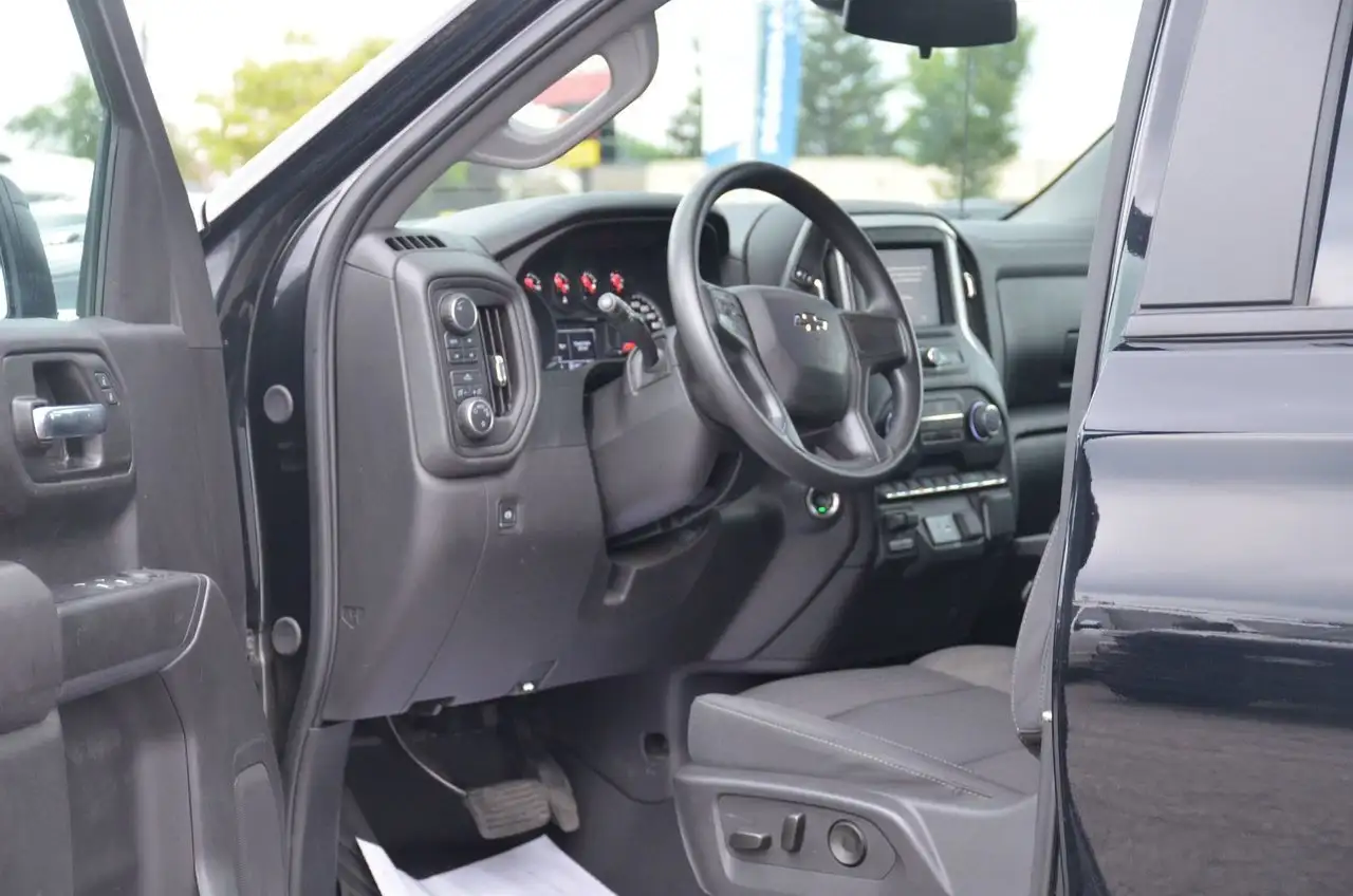 Chevrolet Silverado 1500 - Image 19