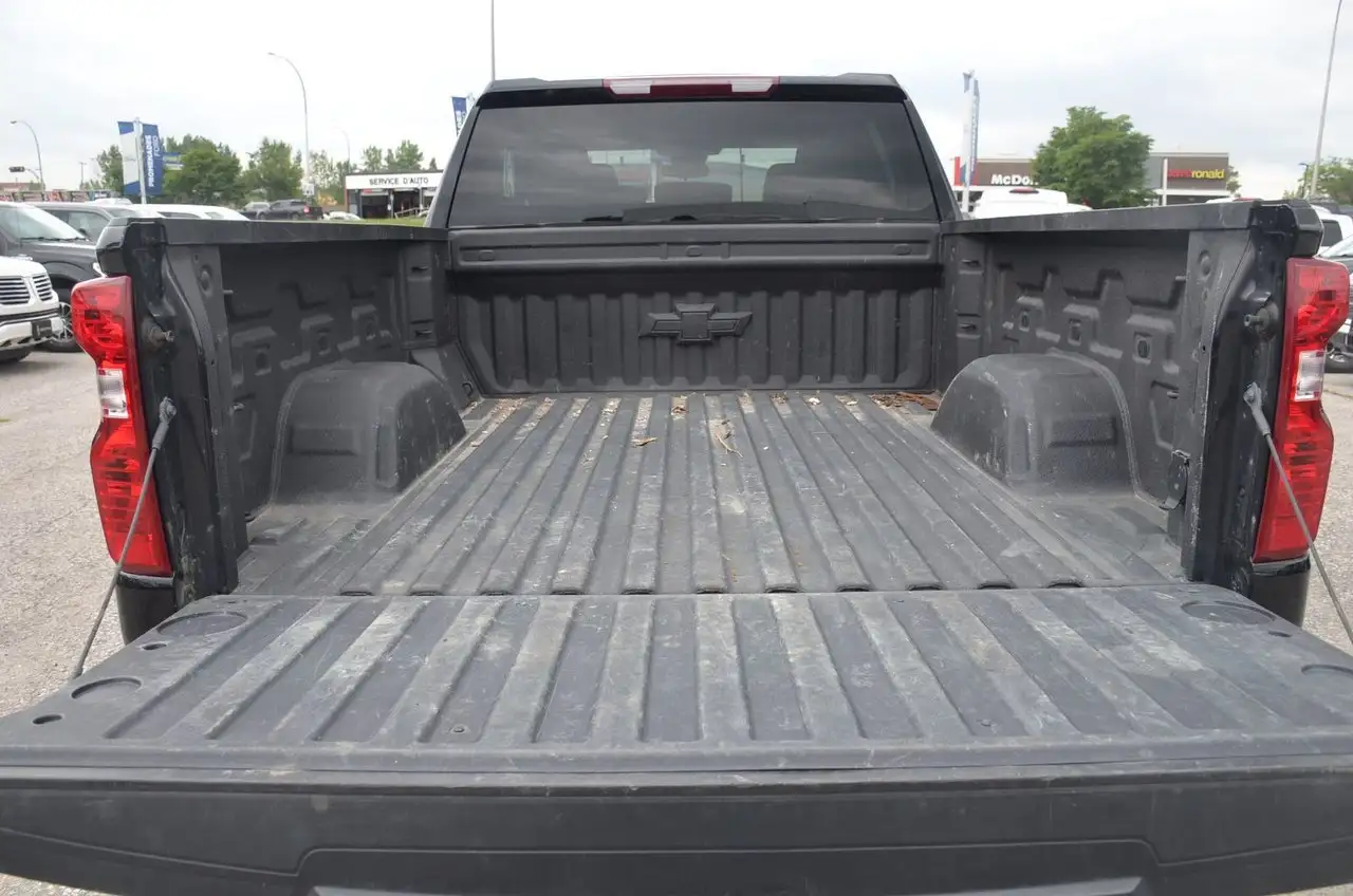 Chevrolet Silverado 1500 - Image 18