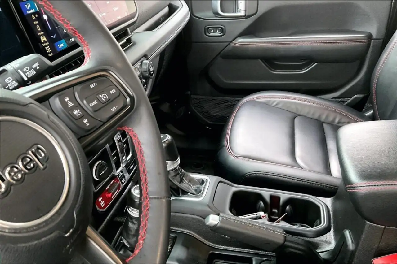 Jeep Wrangler - Image 18