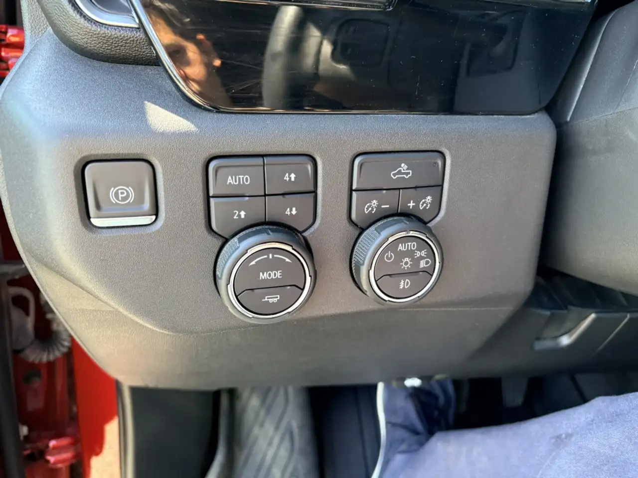 Chevrolet Silverado 1500 - Image 18