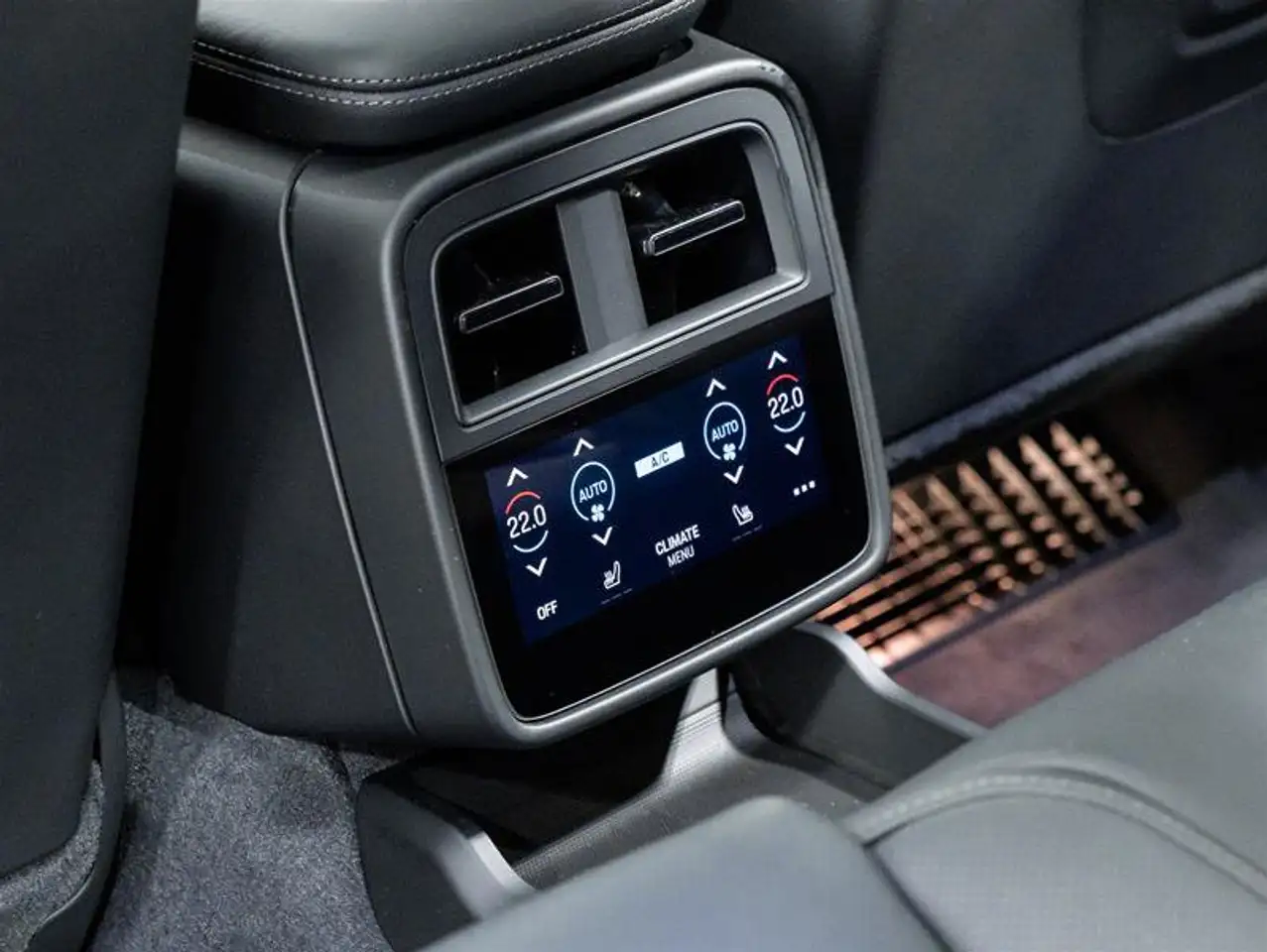 Porsche Taycan - Image 32