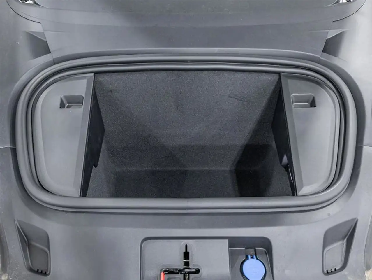 Porsche Taycan - Image 3