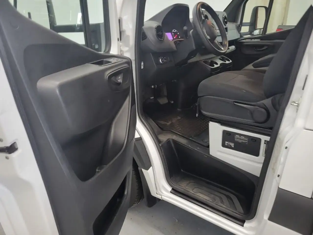 Mercedes-Benz Sprinter 4500 - Image 11