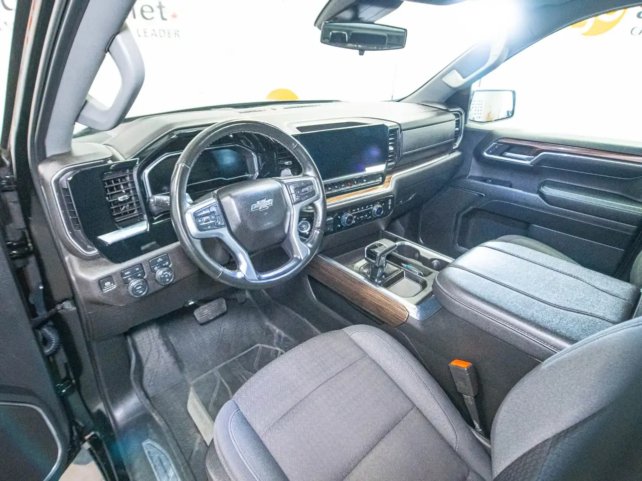 Chevrolet Silverado 1500 - Image 16