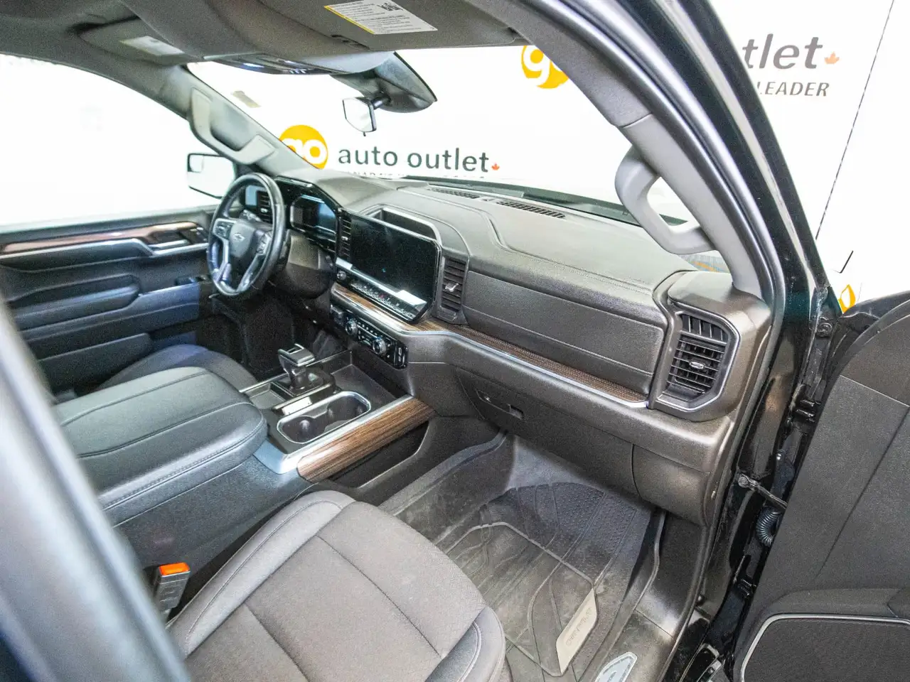 Chevrolet Silverado 1500 - Image 20
