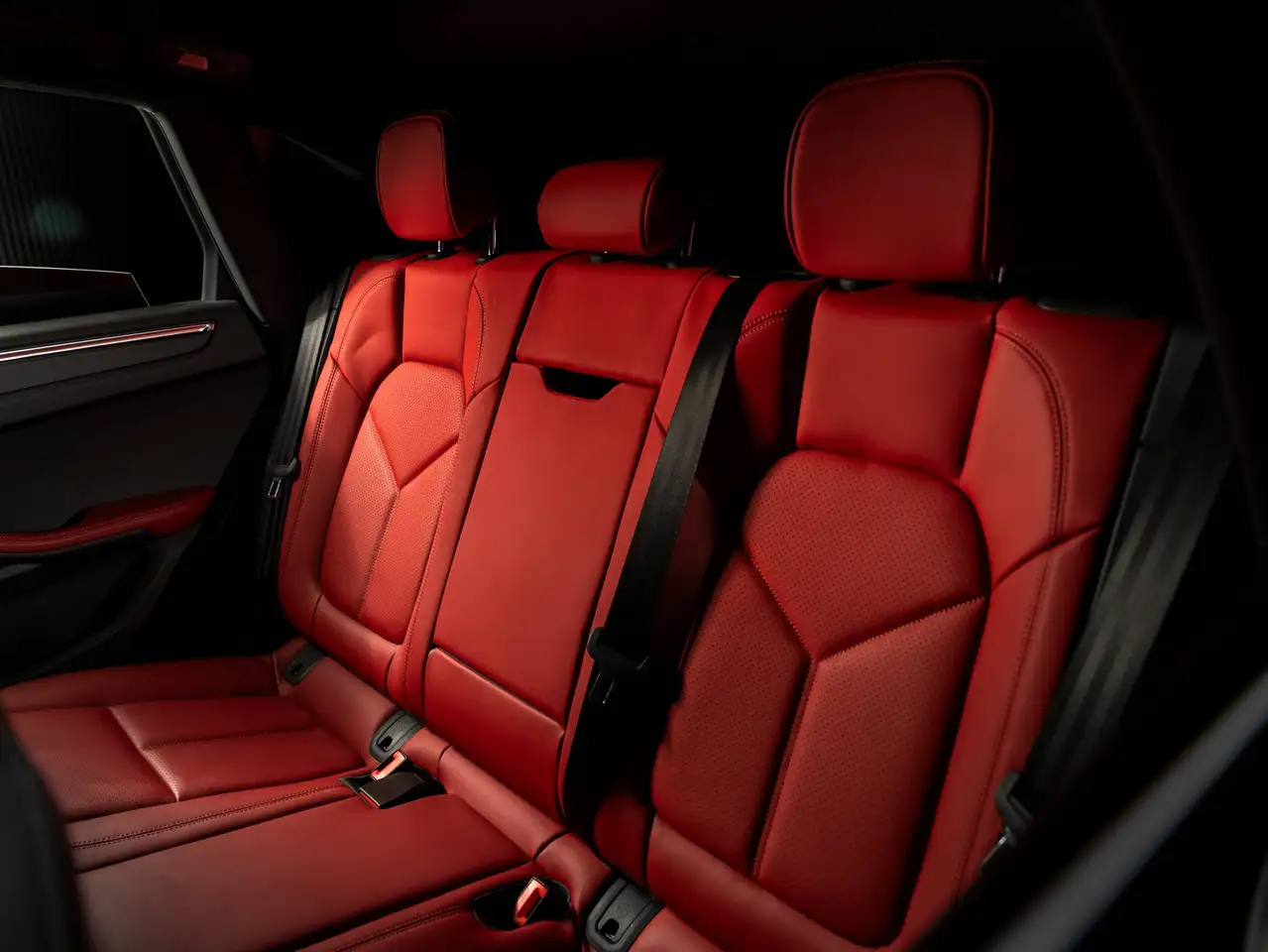 Porsche Macan - Image 21