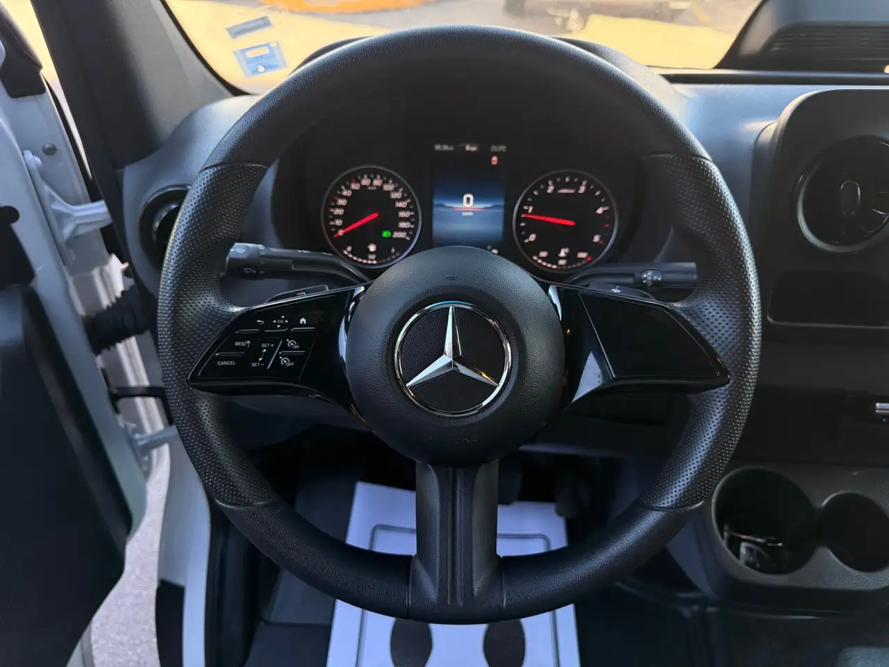 Mercedes-Benz Sprinter - Image 16