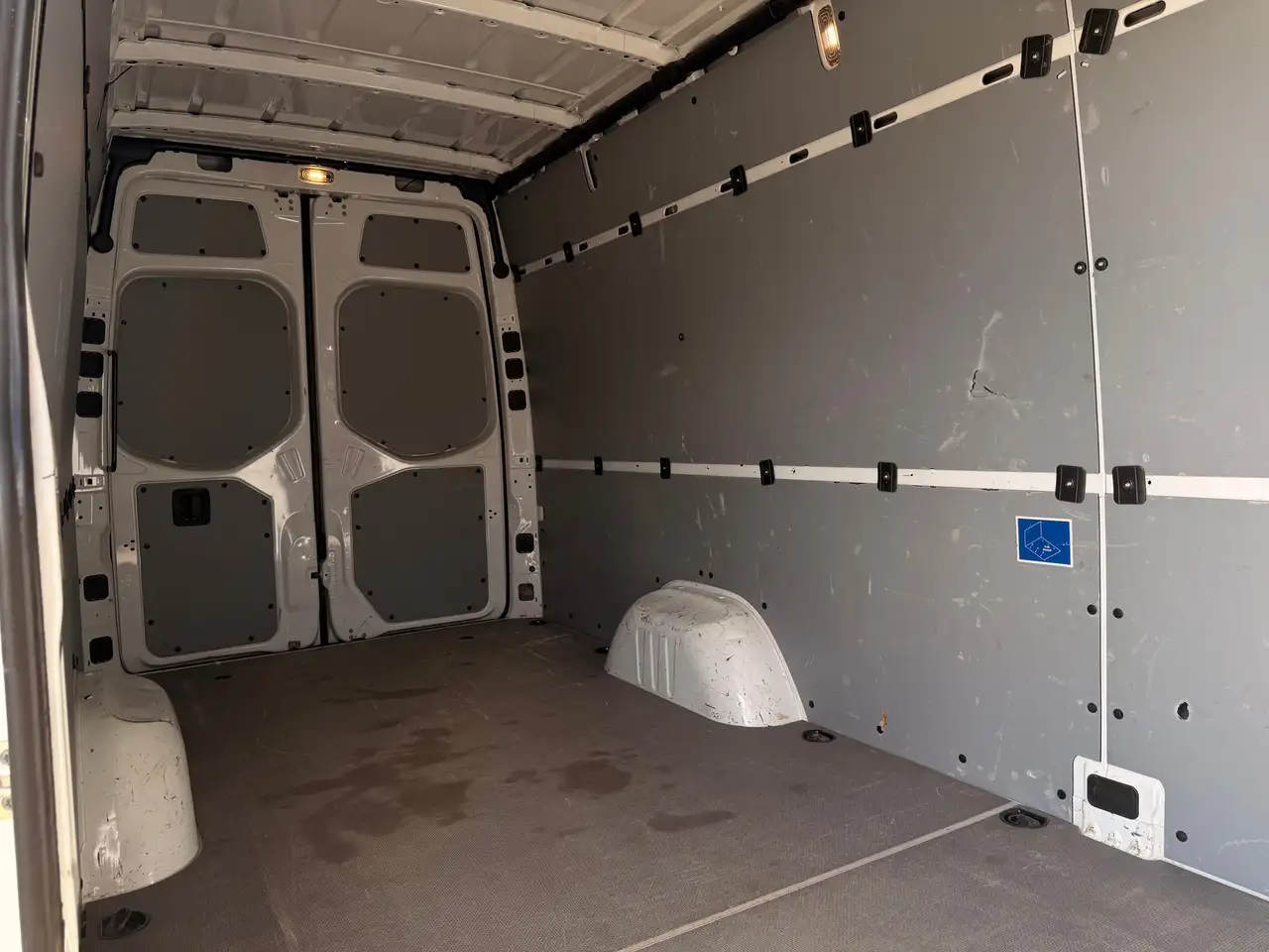 Mercedes-Benz Sprinter - Image 14