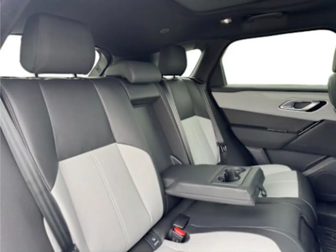 Land Rover Range Rover Velar - Image 20