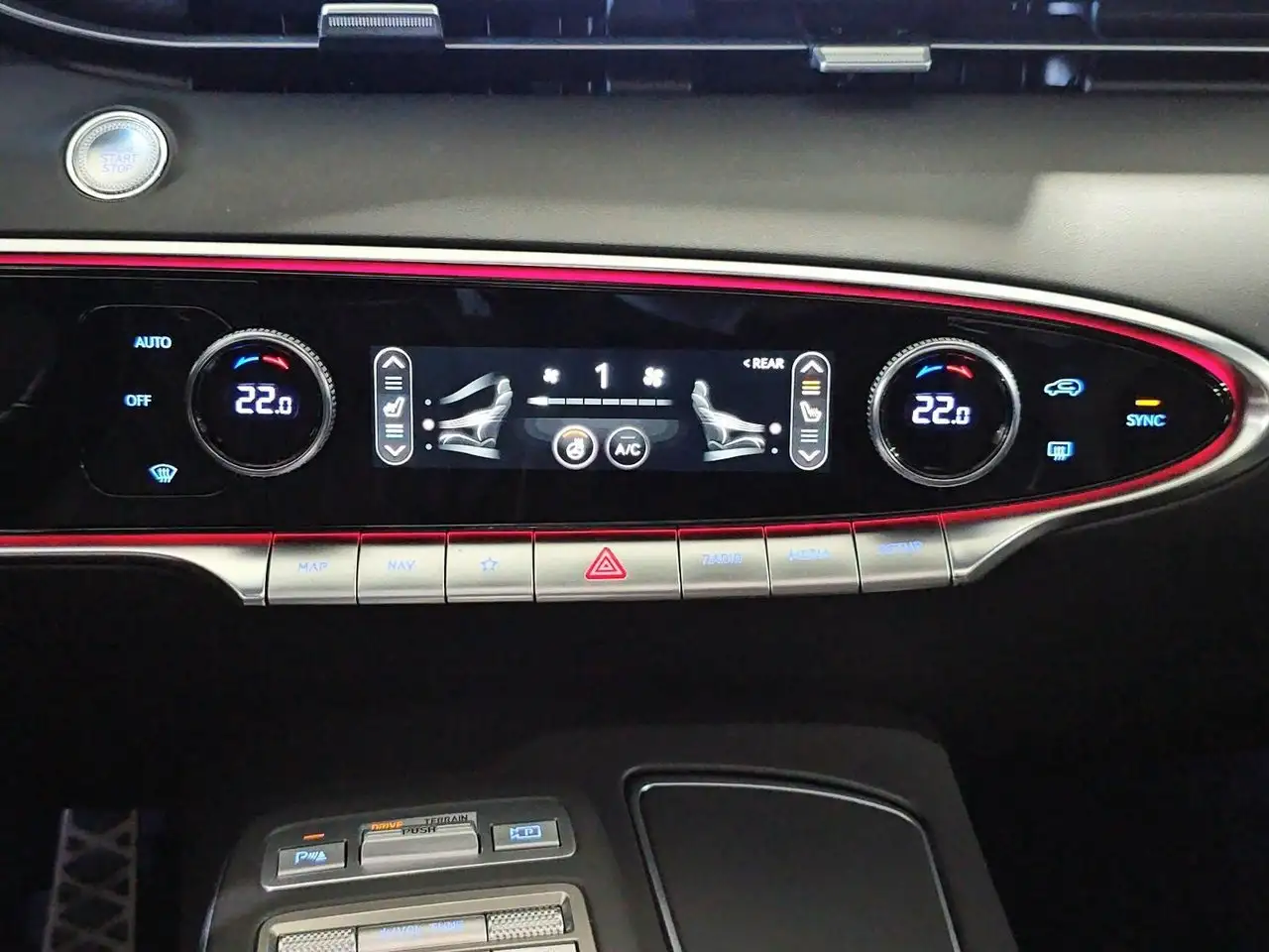 Genesis GV70 - Image 30