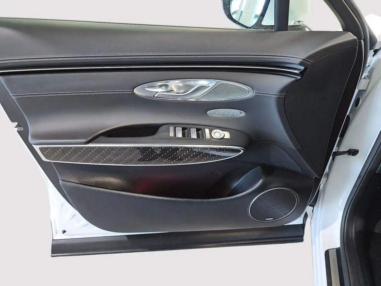 Genesis GV70 - Image 23