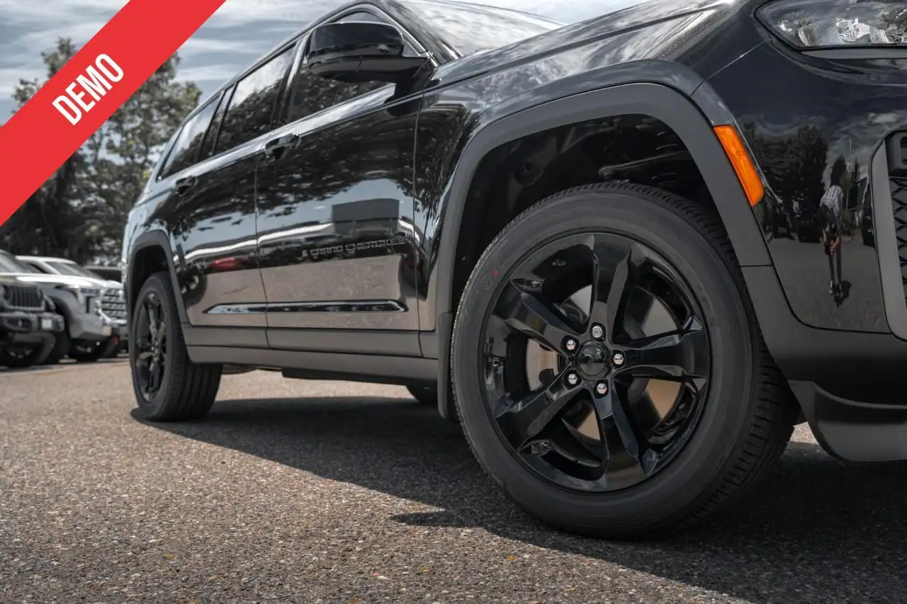 Jeep Grand Cherokee - Image 2