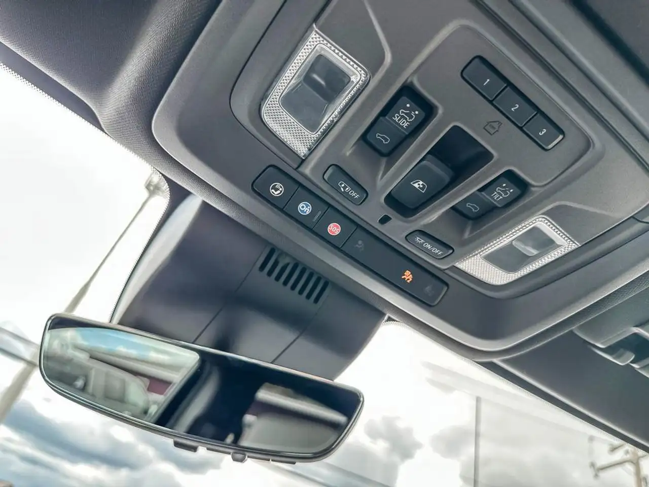 Chevrolet Silverado 1500 - Image 25