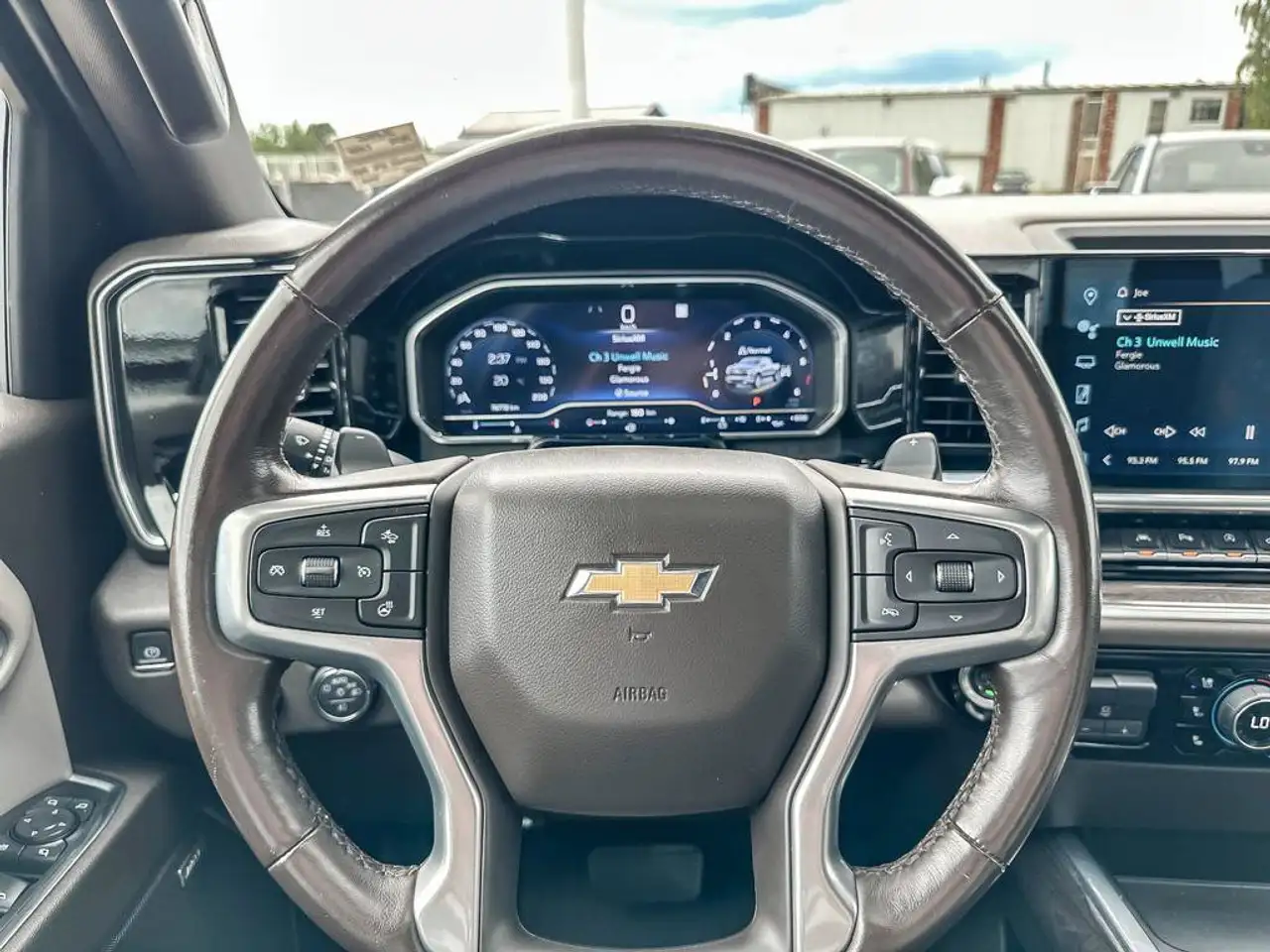 Chevrolet Silverado 1500 - Image 18