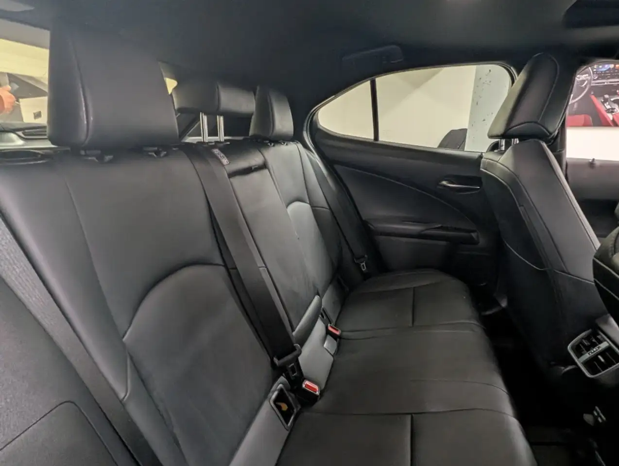 Lexus UX 250h - Image 16