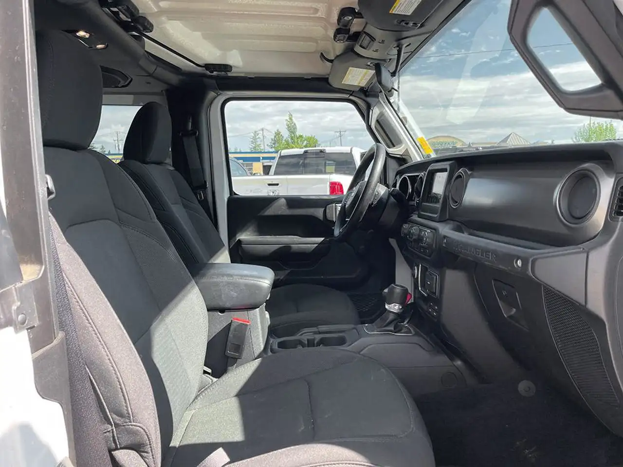 Jeep Wrangler - Image 25