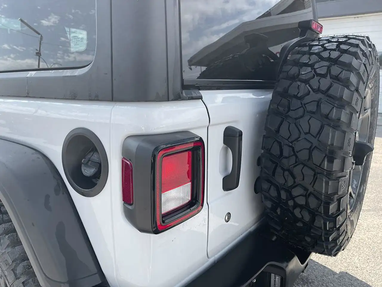 Jeep Wrangler - Image 15