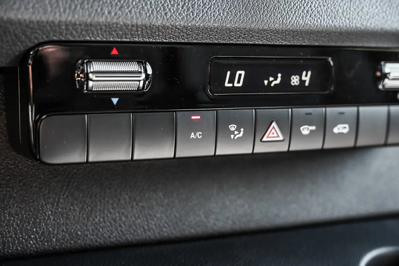 Mercedes-Benz Sprinter 2500 - Image 13