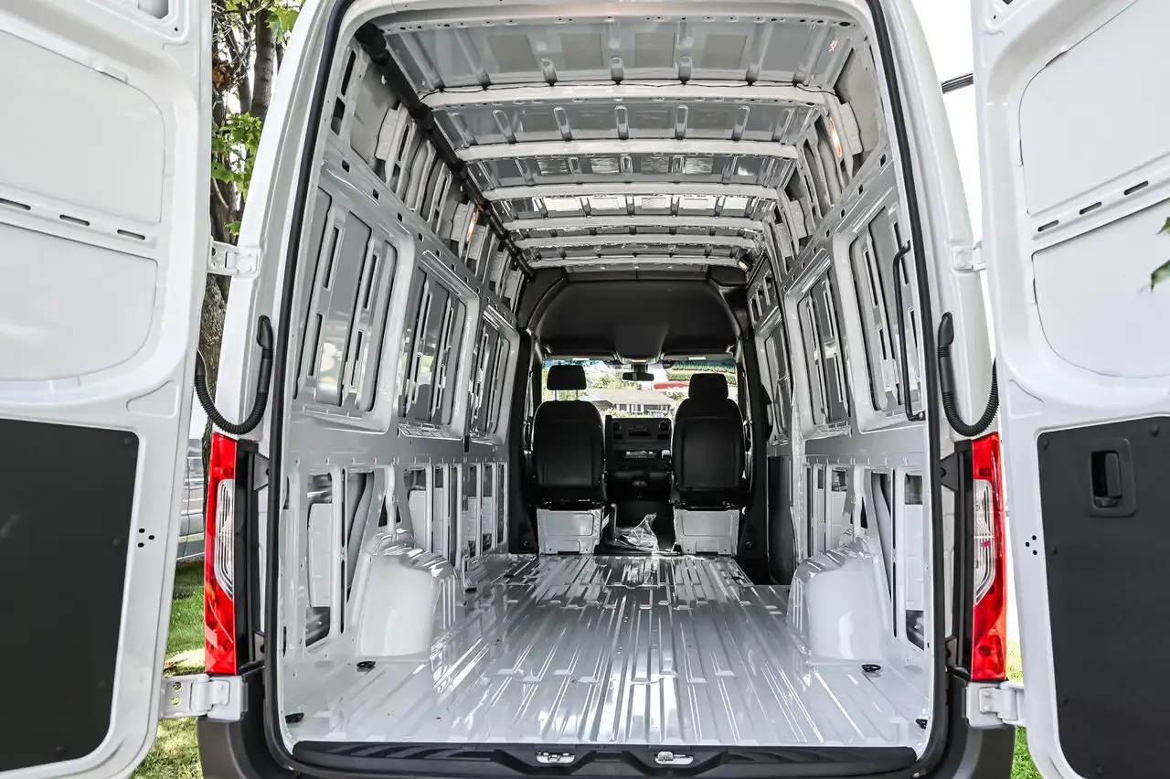 Mercedes-Benz Sprinter 2500 - Image 8