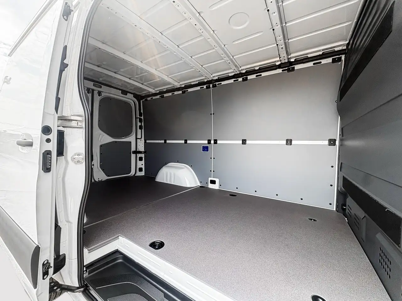 Mercedes-Benz Sprinter - Image 9
