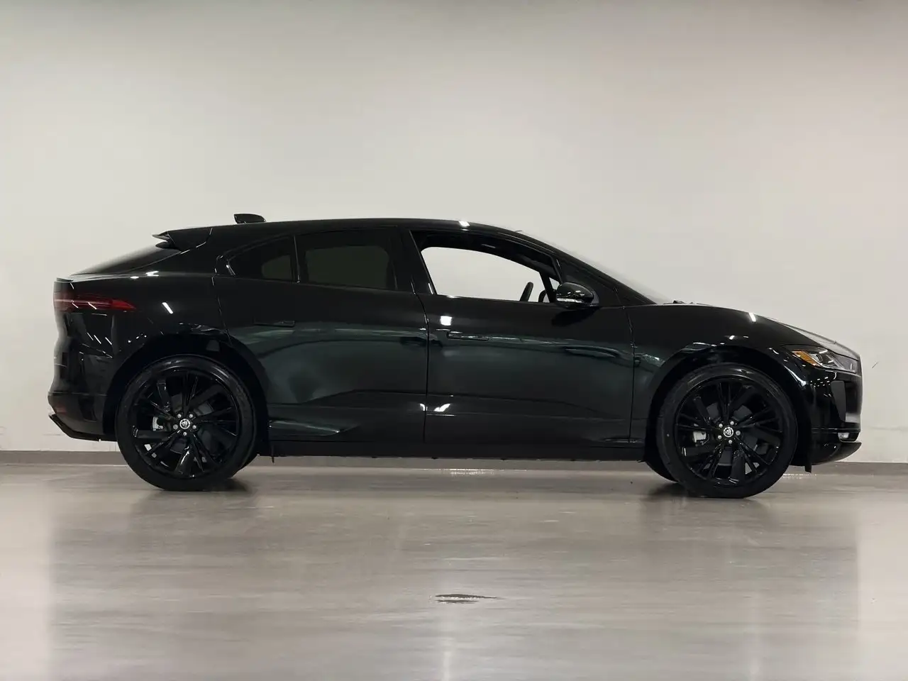 Jaguar I-Pace - Image 13