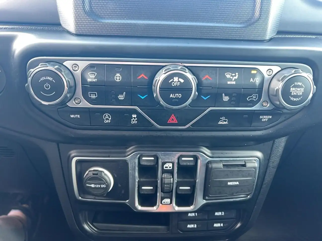 Jeep Wrangler - Image 20