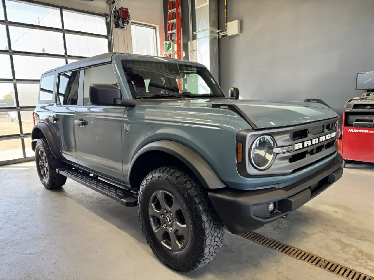 Ford Bronco - Image 3