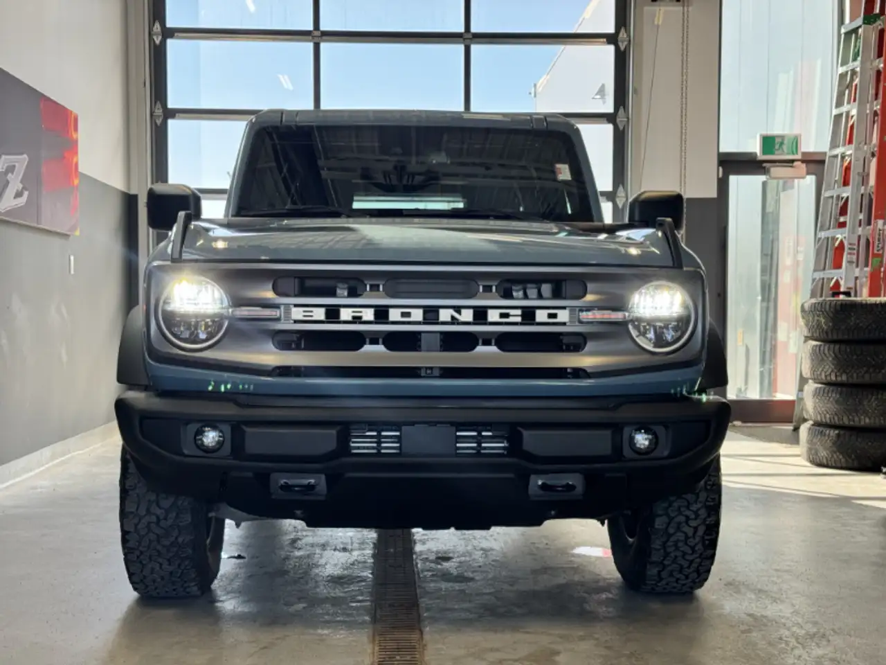 Ford Bronco - Image 2