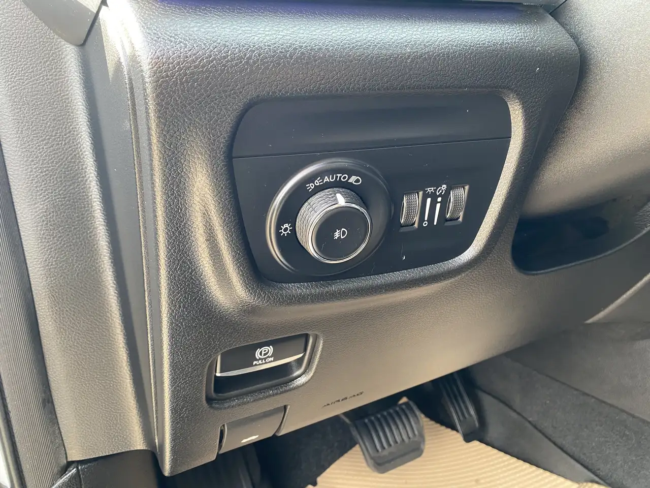 Jeep Grand Cherokee - Image 9