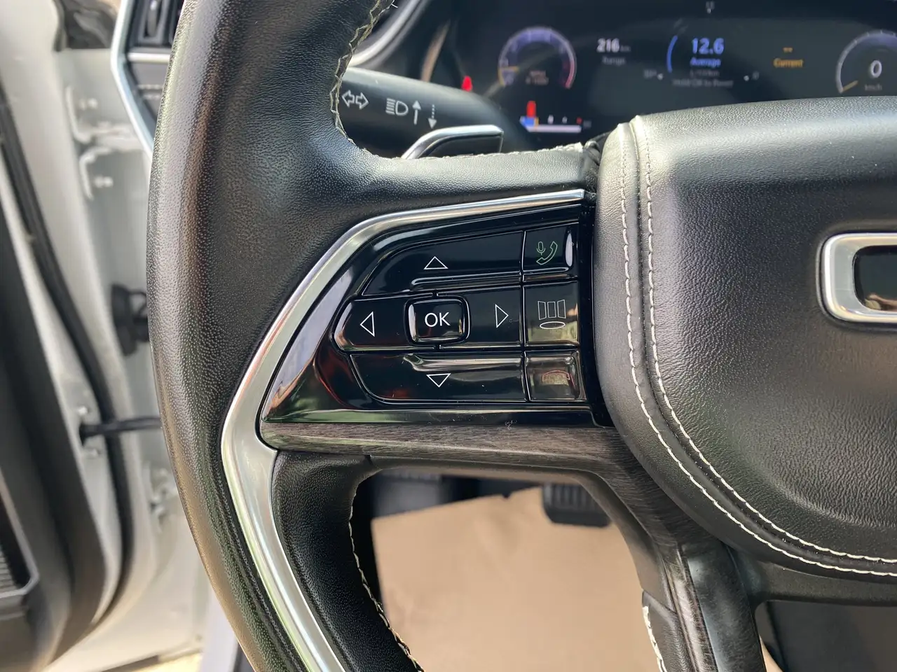 Jeep Grand Cherokee - Image 11