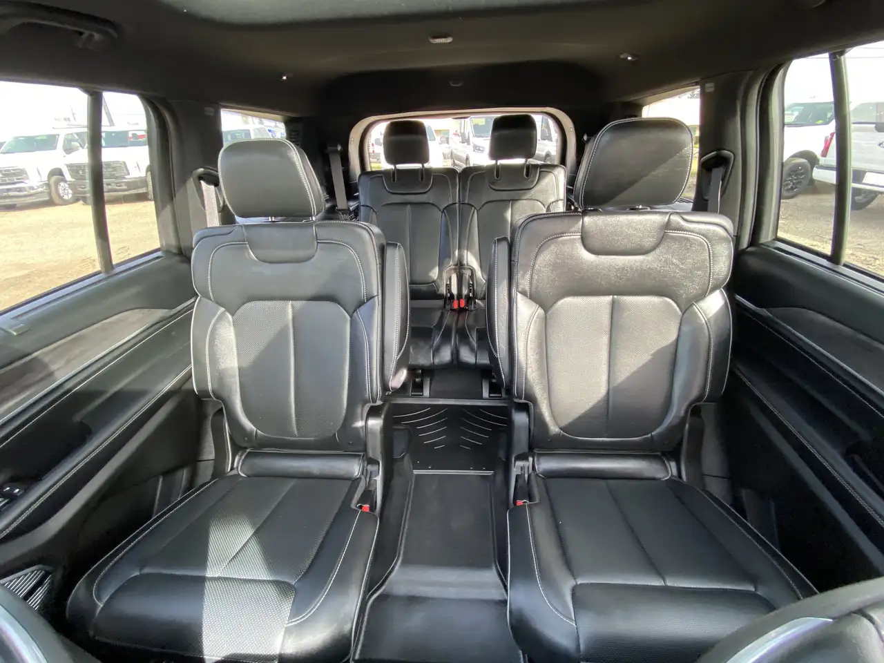 Jeep Grand Cherokee - Image 17