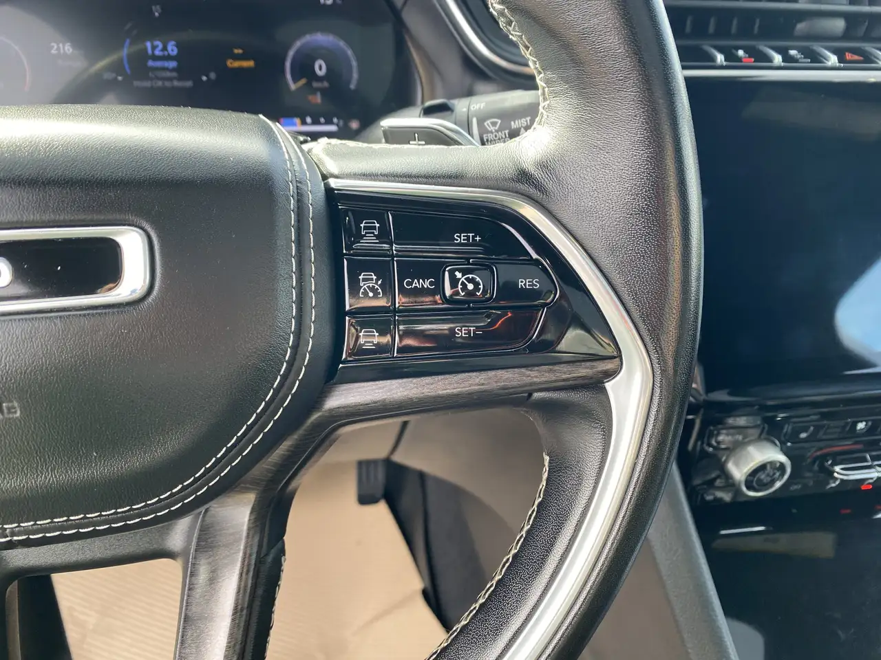 Jeep Grand Cherokee - Image 13