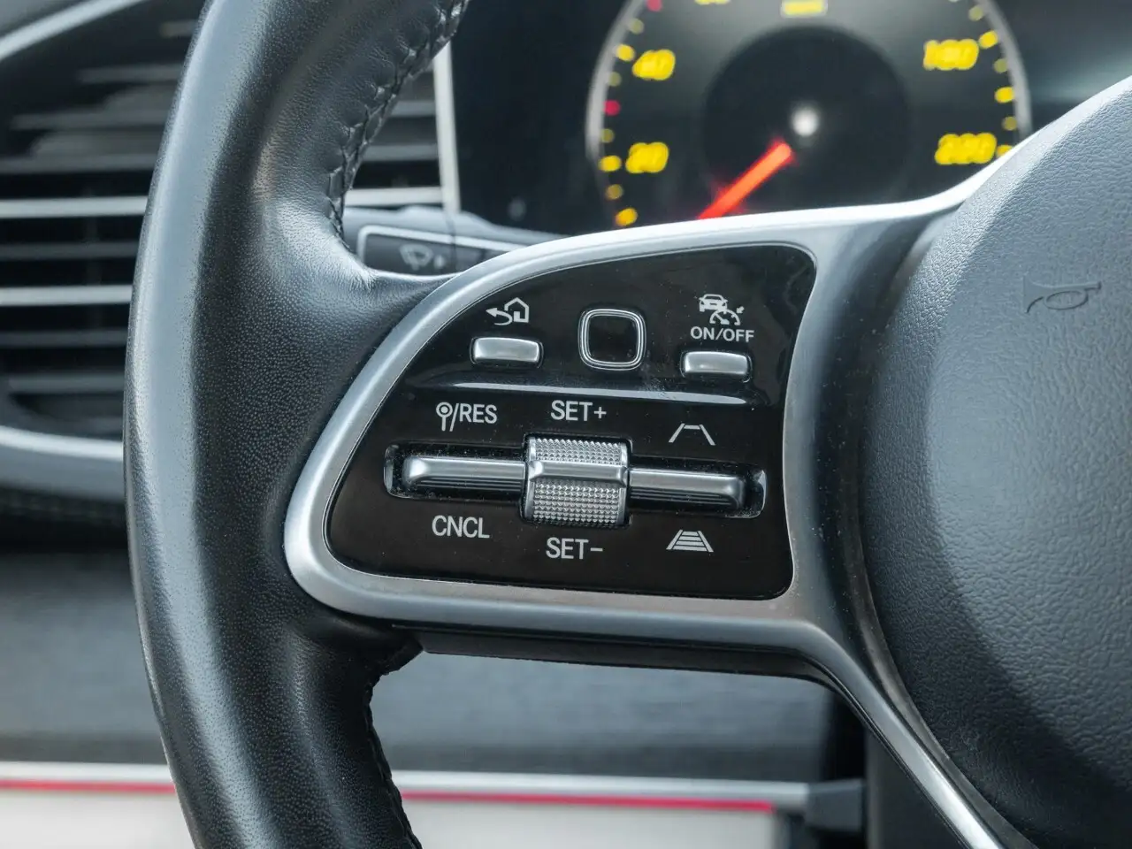 Mercedes-Benz GLE - Image 10
