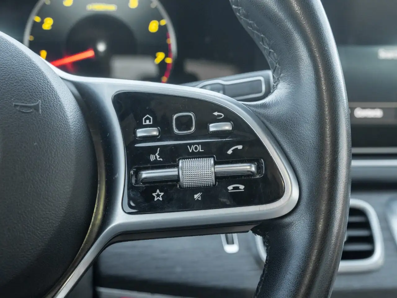 Mercedes-Benz GLE - Image 11