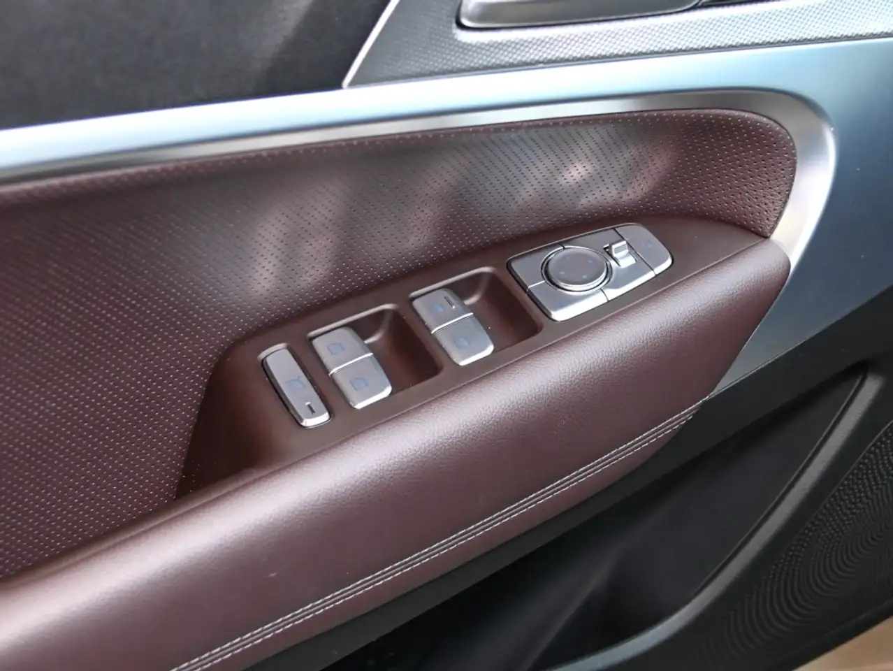 Genesis G70 - Image 10