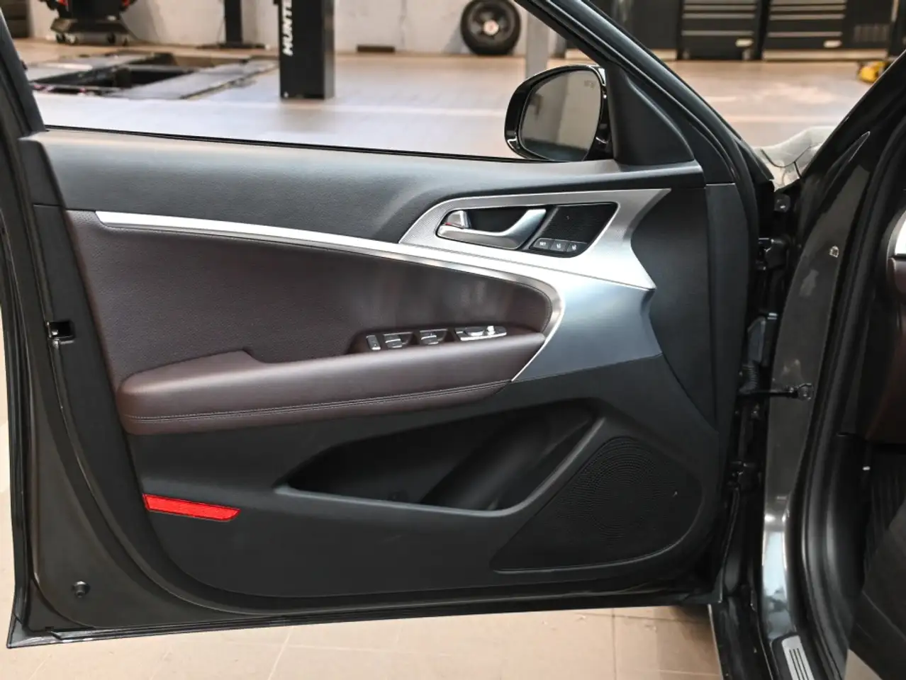 Genesis G70 - Image 6