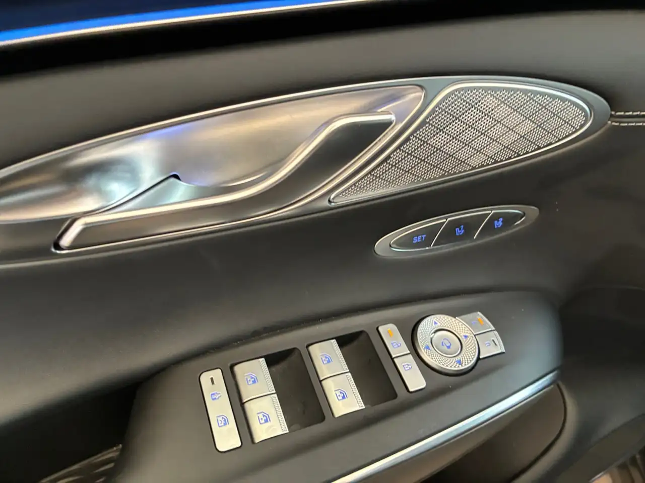 Genesis GV70 - Image 12