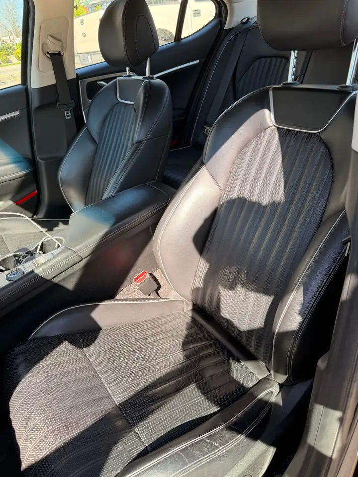 Genesis G70 - Image 12