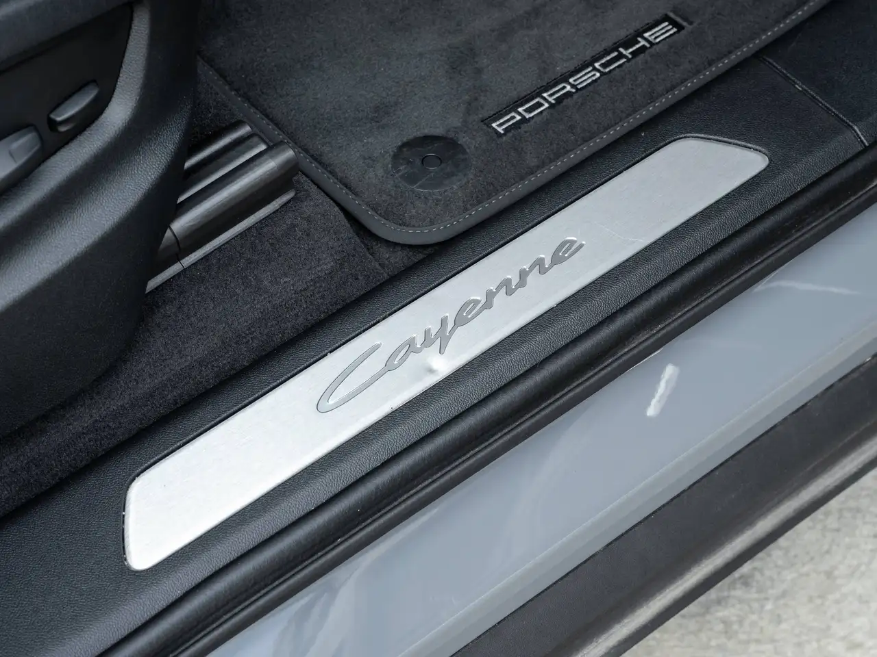 Porsche Cayenne - Image 32